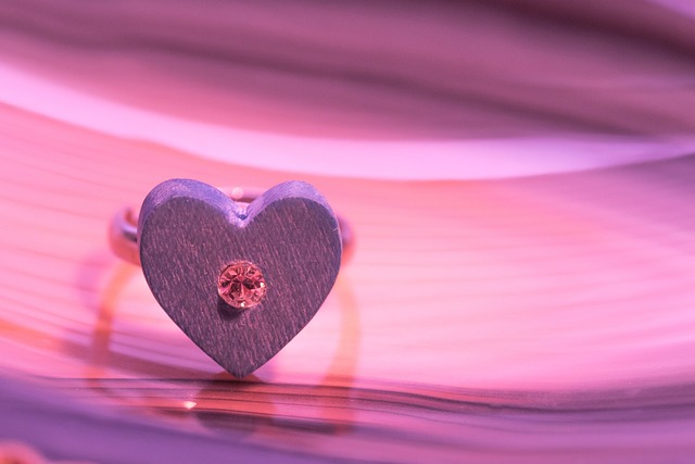Heart and wedding rings on a purple background